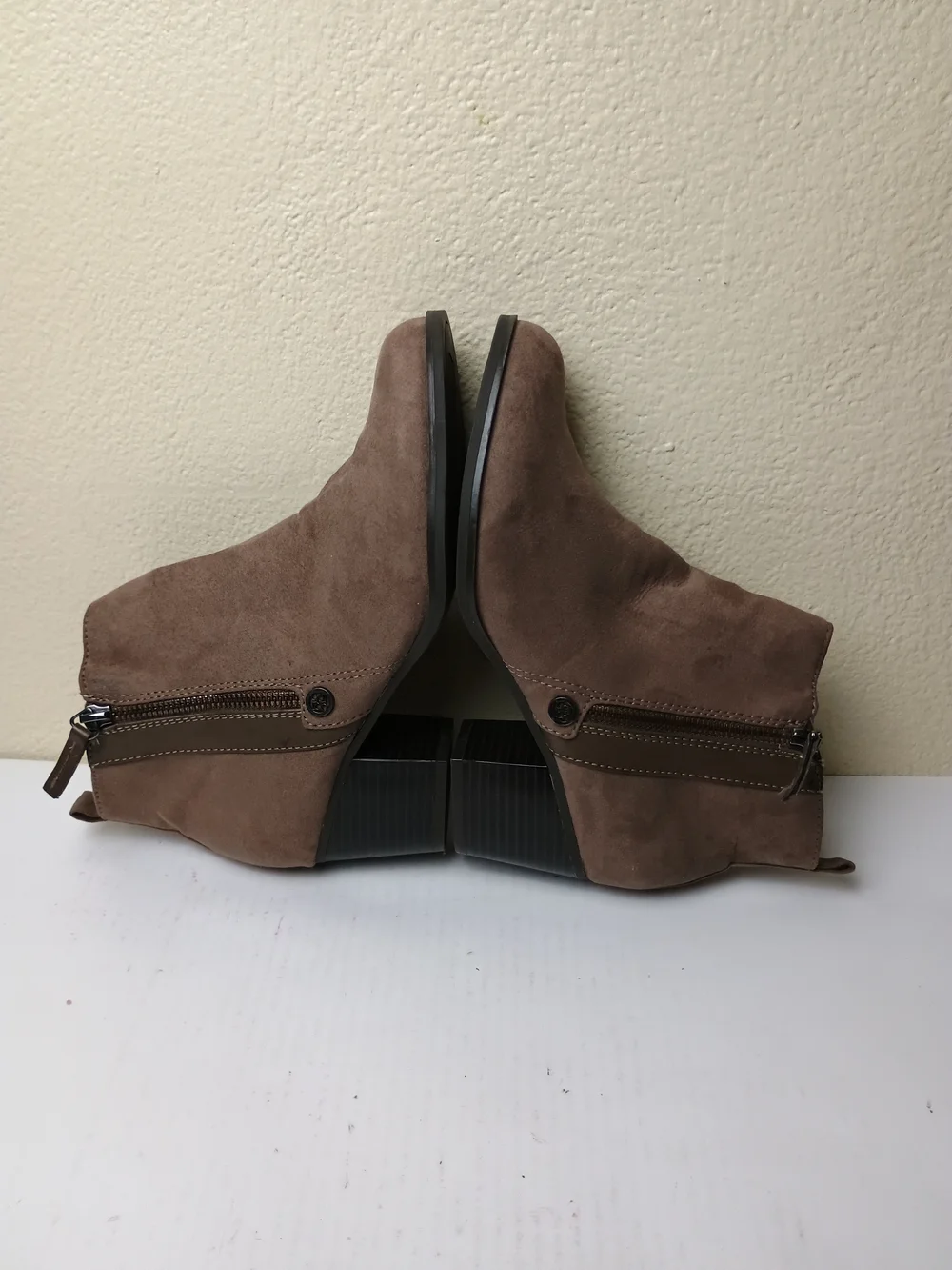 Liz Claiborne Salem 8M Brown Suede Ankle Booties with Block Heel Side-Zip